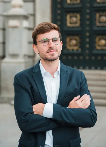 Our Financial Experts The Team  Member Solution. - 黑白体育